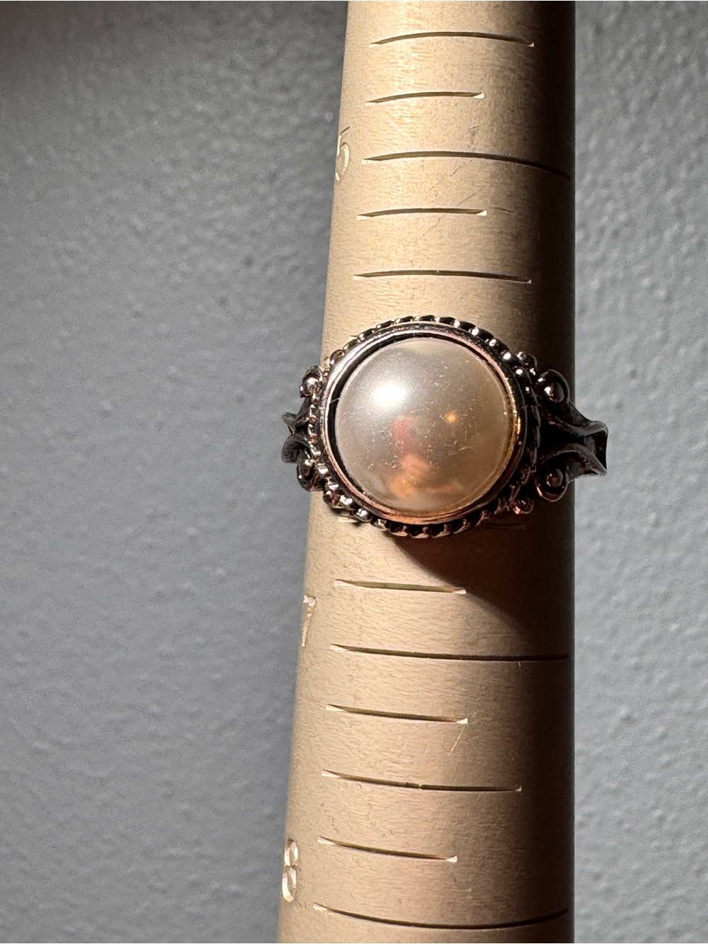Vintage-Style Silver Ring with Pearl-Like Cabochon - Cream - Picture 5 of 5